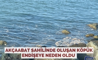 Akçaabat sahilinde oluşan köpük endişeye neden oldu