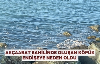 Akçaabat sahilinde oluşan köpük endişeye neden oldu